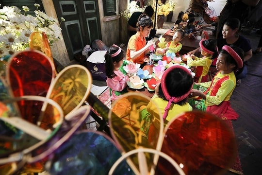 [Photos] 80-year Outline enlightens Vietnamese culture