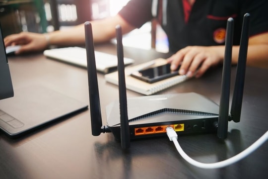 Modem Wi-Fi nên đặt xa bao nhiêu để an toàn?