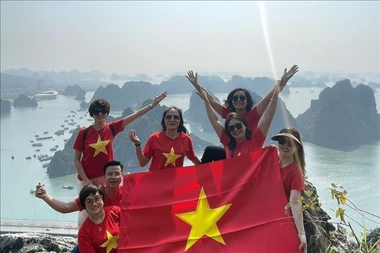 Hấp dẫn du lịch mạo hiểm ở núi Bài Thơ