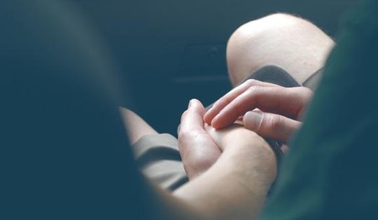 Giáng chức thiếu tá công an quan hệ bất chính với phụ nữ có chồng