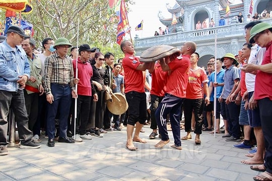 [Video] Nét đẹp trò chơi truyền thống Lễ hội đền Tranh