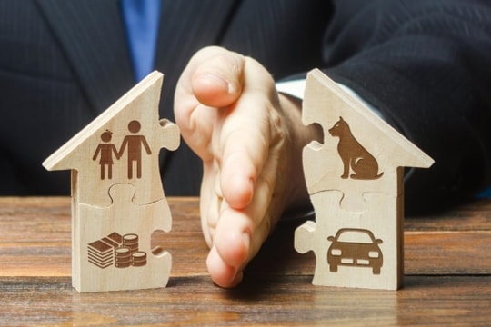 Nhà cửa, tiền bạc... được tặng sau khi cưới nhau là của riêng hay chung?
