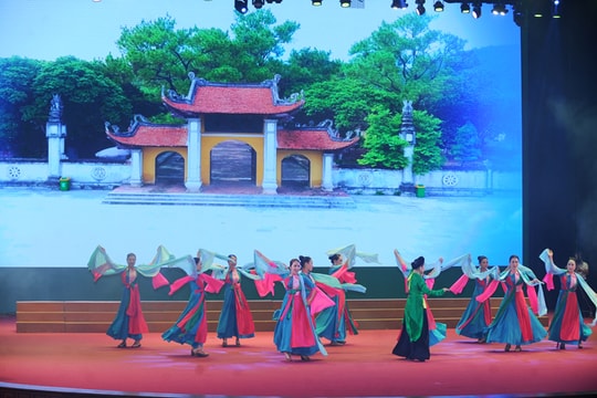 Special art program marks 80-year Outline of Vietnamese Culture