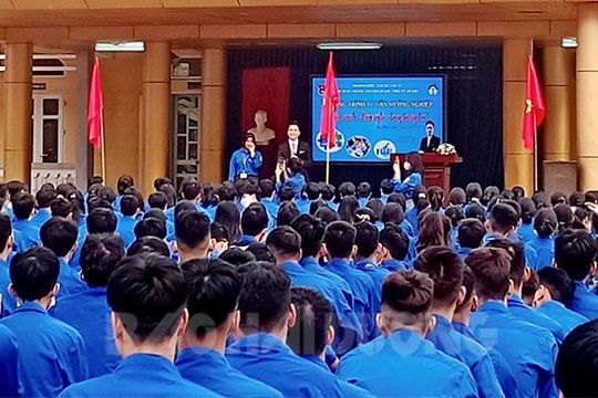 Tư vấn hướng nghiệp cho hơn 1.000 học sinh Trường THPT Cẩm Giàng II