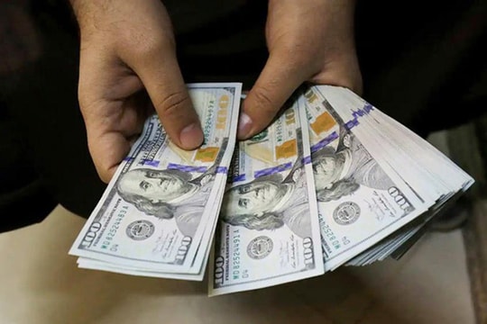Thiếu USD, các nước nghèo đóng cửa bệnh viện, nhà máy và ngưng chuyến bay