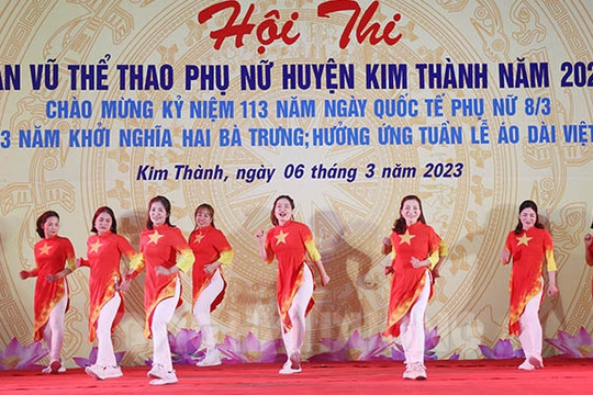 Sôi nổi hội thi dân vũ, duyên dáng áo dài
