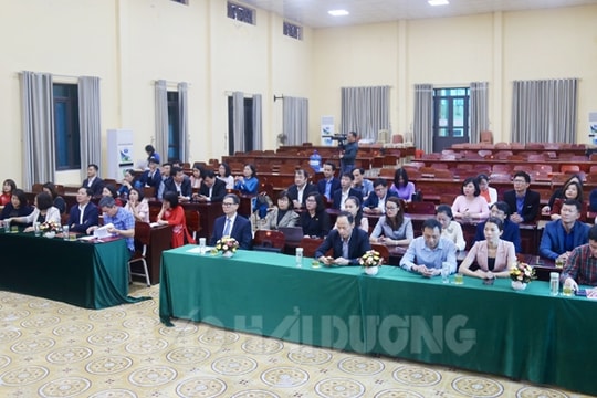 First regular university English course for Hai Duong officials, leaders