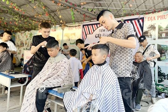 Tuổi trẻ Kinh Môn cắt tóc miễn phí cho 150 học sinh tiểu học
