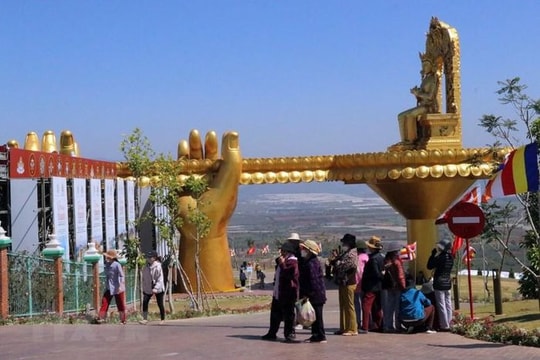 Không gian Phật Giáo có Đại bảo tháp kinh luân lớn nhất thế giới