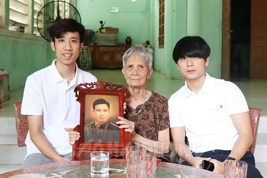 Người đi tìm hình liệt sĩ