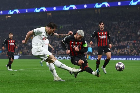 Milan vào tứ kết Champions League sau 11 năm