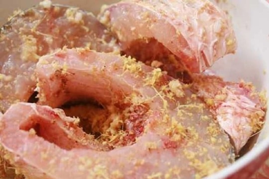 Mẹo ướp cá cực thơm ngon, khử hết mùi tanh