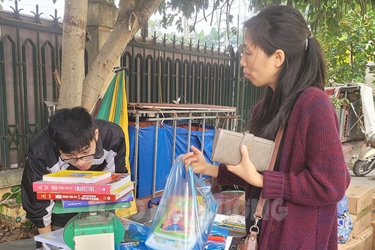 Ngày hội sách cũ thu hút nhiều bạn đọc