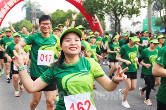 [Video] Hơn 1.100 người ở Hải Dương tham gia giải chạy đóng góp vào quỹ học bổng của Vietcombank