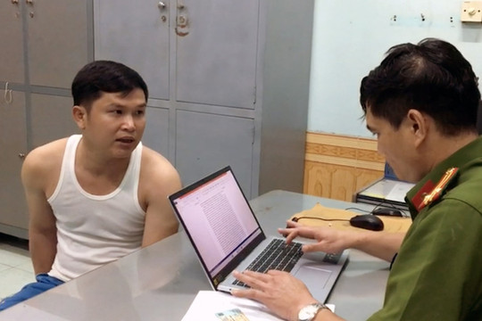 Dùng xăng khống chế bé 4 tuổi để đòi nợ ở Đồng Nai
