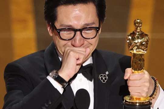 Quan Kế Huy, diễn viên người Mỹ gốc Việt đoạt tượng vàng tại Lễ trao giải Oscar 2023