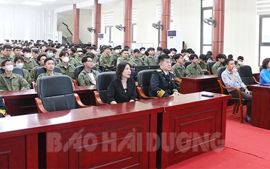 Lữ đoàn Thông tin 602 tuyên truyền về biển, đảo tại Nam Sách