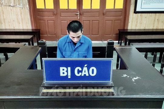 Lấy trộm tiền để chơi game