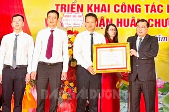 Bảo hiểm Xã hội huyện Cẩm Giàng đón nhận Huân chương Lao động hạng ba