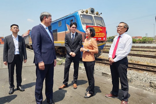 Chuyến tàu hỏa chở hàng đầu tiên của Trung Quốc đến Đồng Nai