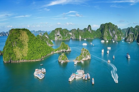 Kêu gọi tàu du lịch vịnh Hạ Long sang vịnh Bái Tử Long hoạt động