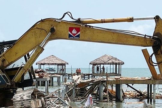 Thêm 7 bungalow xây trái phép ở Phú Quốc bị tháo dỡ