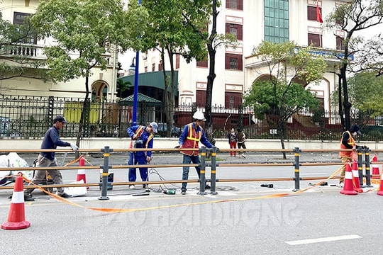 TP Hải Dương lắp dải phân cách trên đường Bạch Đằng để tổ chức phố đi bộ