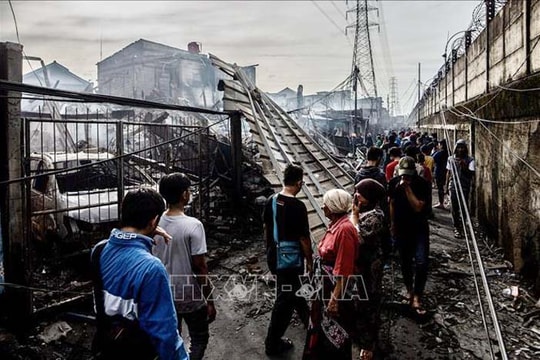 Nạn nhân tử vong trong vụ cháy kho nhiên liệu ở Indonesia tăng lên 33 người
