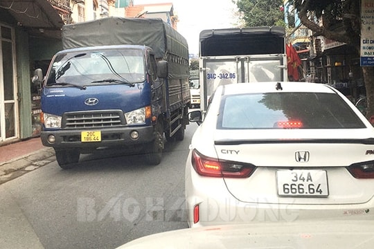 Đường Vinh Quang thường xuyên ùn tắc