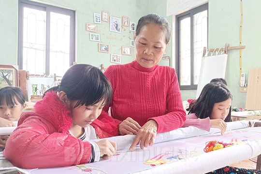 Tứ Kỳ xây dựng điểm du lịch làng nghề thêu ren xã Hưng Đạo