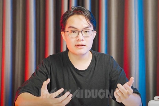 Chàng trai sản xuất tai nghe custom cho người nổi tiếng