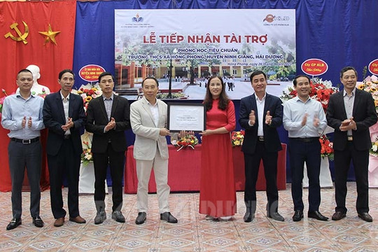 Công ty CP KLB cải tạo 5 phòng học cho Trường THCS Hồng Phong