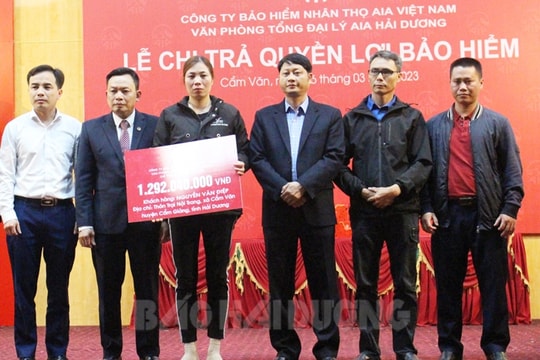 AIA Hải Dương chi trả 8 tỷ đồng cho khách hàng gặp rủi ro