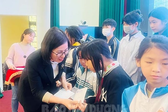 123 poor, disadvantaged pupils in Gia Loc supported