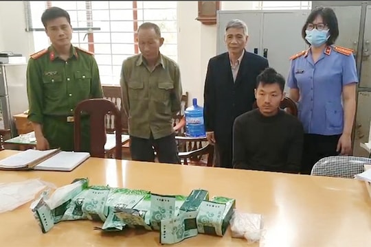 Mua 8 kg ma túy và 1 bánh heroin từ biên giới về bán kiếm lời