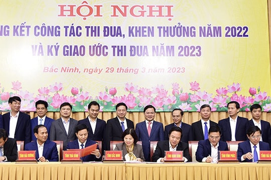 Cụm thi đua các tỉnh đồng bằng sông Hồng ký giao ước thi đua năm 2023