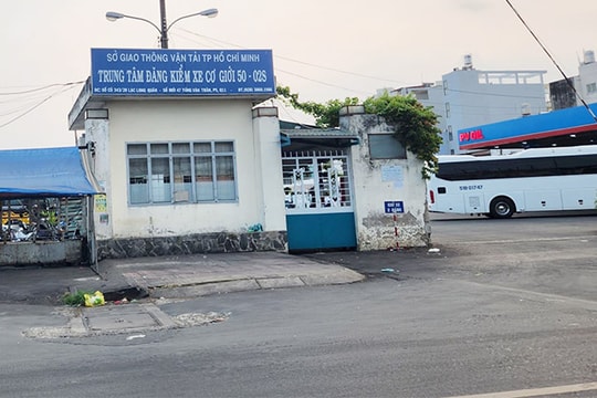 Công an TP Hồ Chí Minh khám xét Trung tâm đăng kiểm 50-02S