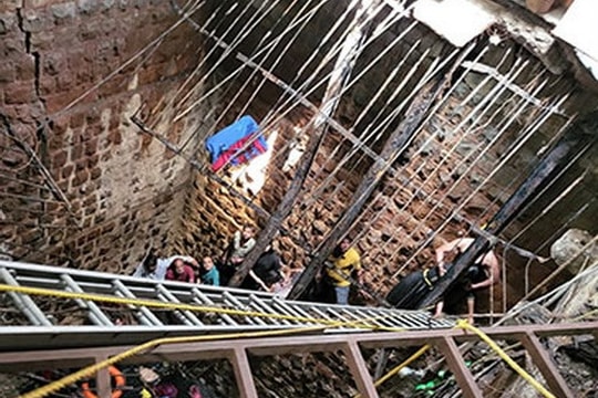 Sập giếng cổ tại đền thờ ở Ấn Độ, 12 người thiệt mạng