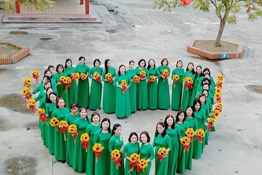 Hội Phụ nữ phường Hiệp Sơn giành giải nhất cuộc thi ảnh “Phụ nữ Kinh Môn-Duyên dáng áo dài”