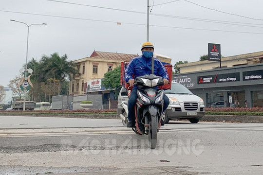 Nguy hiểm điểm giao cắt giữa đường Ngô Quyền và đường sắt Hà Nội - Hải Phòng