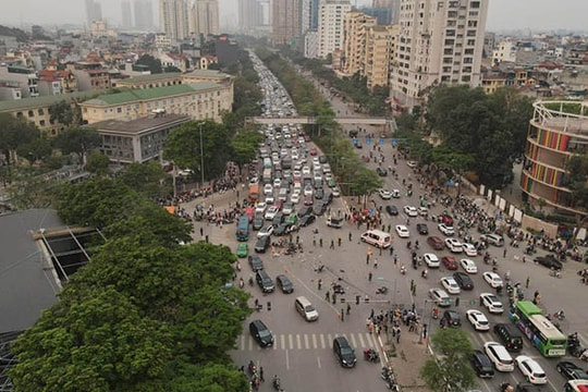 "Xe điên" gây tai nạn liên hoàn, hàng chục người bị thương trên phố Hà Nội
