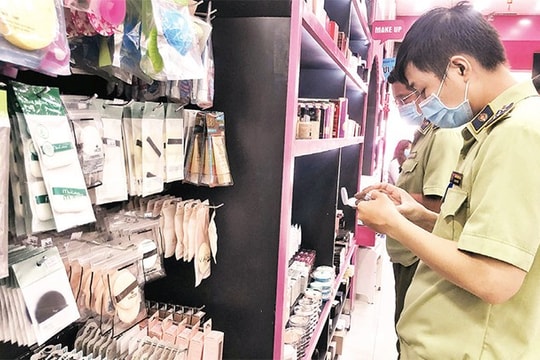 Hàng hóa xách tay từ nước ngoài về có phải là hàng nhập lậu?