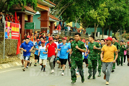 Chiến sĩ biên phòng trong lòng dân Tây Bắc