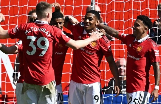 Đánh bại Everton, Manchester United trở lại top 3 Premier League