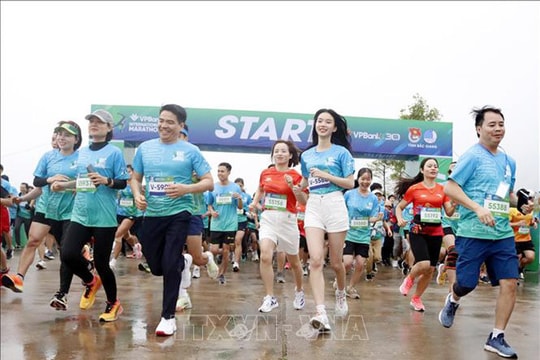 Trên 2.000 vận động viên đua tài chinh phục đỉnh Yên Tử