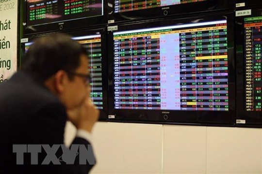 Áp lực chốt lời gia tăng, VN-Index "bay mốc" 1.060 điểm