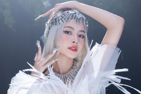 Chi Pu có gì để ''đạp gió'' ở Trung Quốc?