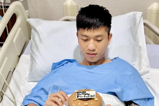 Phan Văn Đức phẫu thuật thành công, đón sinh nhật trên giường bệnh