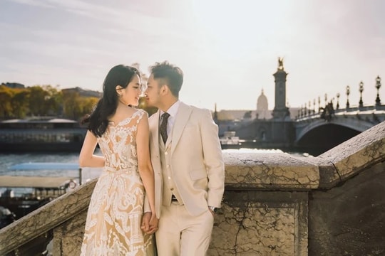 Váy cưới của nhà thiết kế Hoàng Hải nổi bật trên đường phố Paris