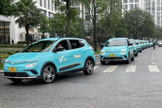 Hãng taxi điện đầu tiên tại Việt Nam của tỷ phú Phạm Nhật Vượng vận hành